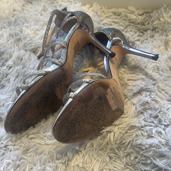 Vince Camuto heels with box and dust bag. - Picture 4 of 5